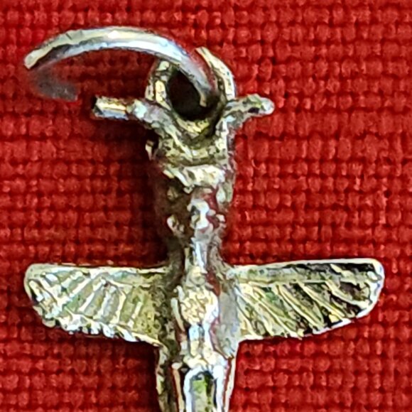 Vintage Sterling Silver - VANCOUVER BC Eagle Totem Pole Bracelet Charm Pendant - Picture 2 of 8